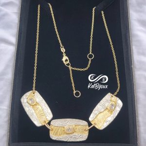 necklace-river-of-gold-3-stones The River of Gold necklace, complete with 3 clear stones.